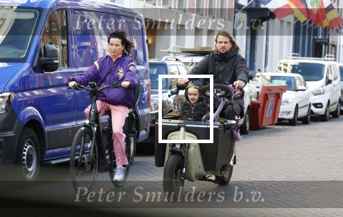 Amsterdam 2 maart 2026
Birgit Schuurman (47) is gelukkig met haar vriend, personal trainer Sander van Haarlem. Samen kregen zij op 31 december 2021 een zoon genaamd Jimi. Hier ijden ze op de fiets en de bakfiets bij het vondelpark