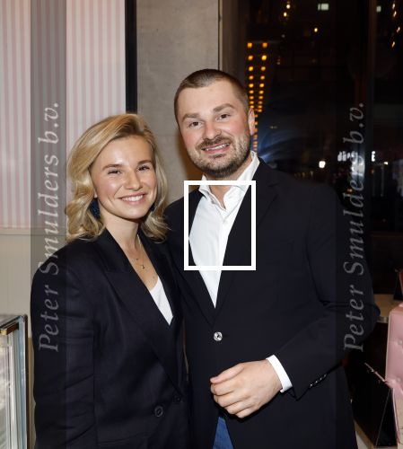 Leidschendam 25 maart 2025
De Bogaartjes hebben een feestje georganiseerd . Aanwezig  Rene Bogaart en zijn vrouw Sandra Bogaart .
Ook Don en Robin , Mitch en Robin Kim en Amisha Joe en Liv Pam en Finn en Opa Bogaart waren aanwezig .