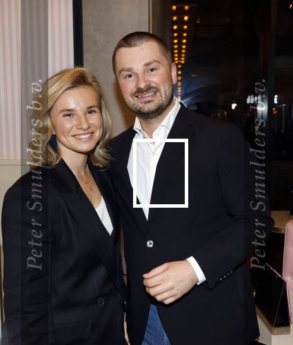 Leidschendam 25 maart 2025
De Bogaartjes hebben een feestje georganiseerd . Aanwezig  Rene Bogaart en zijn vrouw Sandra Bogaart .
Ook Don en Robin , Mitch en Robin Kim en Amisha Joe en Liv Pam en Finn en Opa Bogaart waren aanwezig .