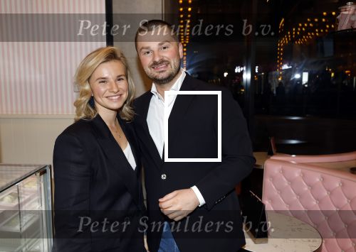 Leidschendam 25 maart 2025
De Bogaartjes hebben een feestje georganiseerd . Aanwezig  Rene Bogaart en zijn vrouw Sandra Bogaart .
Ook Don en Robin , Mitch en Robin Kim en Amisha Joe en Liv Pam en Finn en Opa Bogaart waren aanwezig .