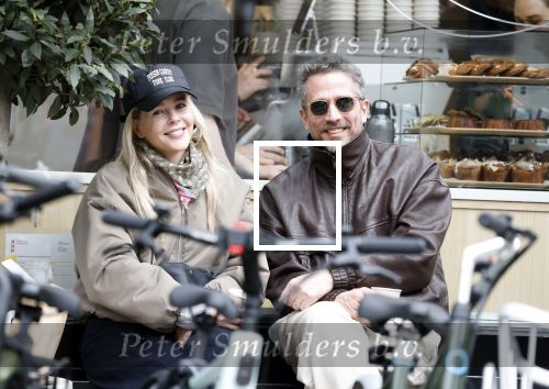 Amsterdam 7 maart 2026
Chantal Janzen en haar man Marco Geeratz drinken koffietje op terras in Amsterdam zuid