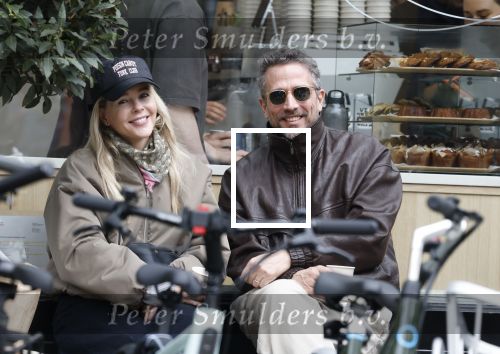 Amsterdam 7 maart 2026
Chantal Janzen en haar man Marco Geeratz drinken koffietje op terras in Amsterdam zuid