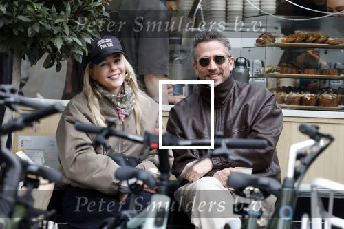 Amsterdam 7 maart 2026
Chantal Janzen en haar man Marco Geeratz drinken koffietje op terras in Amsterdam zuid