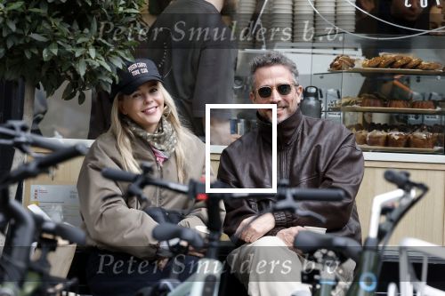 Amsterdam 7 maart 2026
Chantal Janzen en haar man Marco Geeratz drinken koffietje op terras in Amsterdam zuid