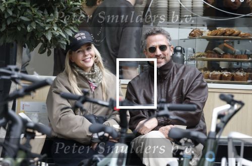 Amsterdam 7 maart 2026
Chantal Janzen en haar man Marco Geeratz drinken koffietje op terras in Amsterdam zuid