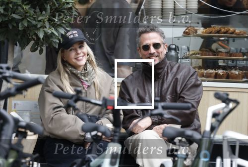 Amsterdam 7 maart 2026
Chantal Janzen en haar man Marco Geeratz drinken koffietje op terras in Amsterdam zuid