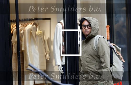 Amsterdam 24 maart 2026
Daniel Arends op de pc hooftstraat met een muts op