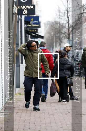 Amsterdam 24 maart 2026
Daniel Arends op de pc hooftstraat met een muts op