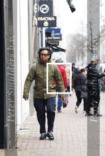 Amsterdam 24 maart 2026
Daniel Arends op de pc hooftstraat met een muts op