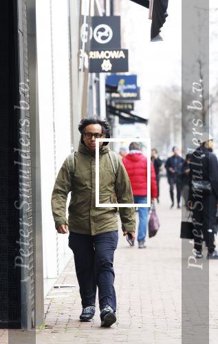 Amsterdam 24 maart 2026
Daniel Arends op de pc hooftstraat met een muts op