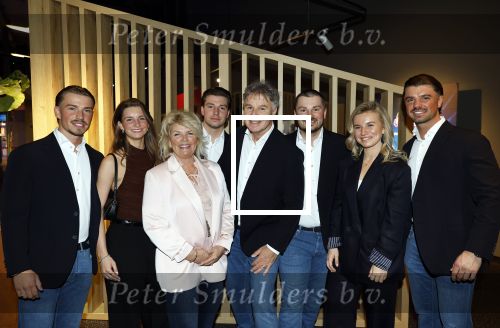 Leidschendam 25 maart 2025
De Bogaartjes hebben een feestje georganiseerd . Aanwezig  Rene Bogaart en zijn vrouw Sandra Bogaart .
Ook Don en Robin , Mitch en Robin Kim en Amisha Joe en Liv Pam en Finn en Opa Bogaart waren aanwezig .