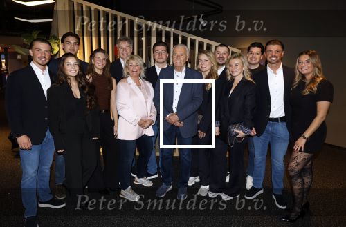 Leidschendam 25 maart 2025
De Bogaartjes hebben een feestje georganiseerd . Aanwezig  Rene Bogaart en zijn vrouw Sandra Bogaart .
Ook Don en Robin , Mitch en Robin Kim en Amisha Joe en Liv Pam en Finn en Opa Bogaart waren aanwezig .