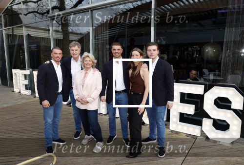 Leidschendam 25 maart 2025
De Bogaartjes hebben een feestje georganiseerd . Aanwezig  Rene Bogaart en zijn vrouw Sandra Bogaart .
Ook Don en Robin , Mitch en Robin Kim en Amisha Joe en Liv Pam en Finn en Opa Bogaart waren aanwezig .