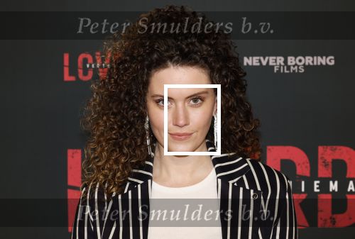 Amsterdam 24 maart 2026
Premiere Loverboys in Tuschinski. Emma Deckers kwam met een vriend
