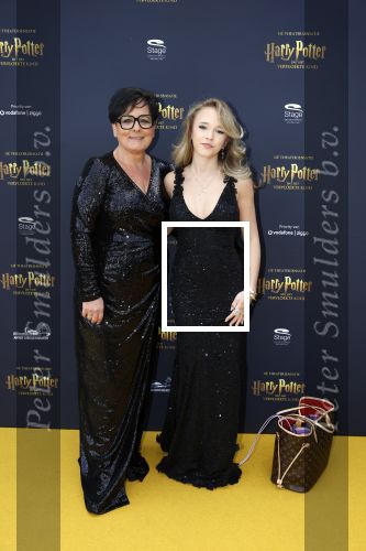 Scheveningen 14 maart 2026
Premiere Harry Potter in het afas circustheater. Emma Kok kwam met haar moeder