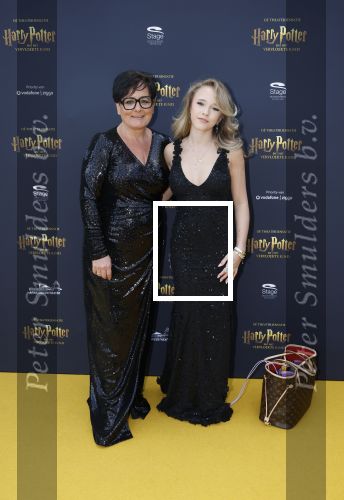 Scheveningen 14 maart 2026
Premiere Harry Potter in het afas circustheater. Emma Kok met haar moeder