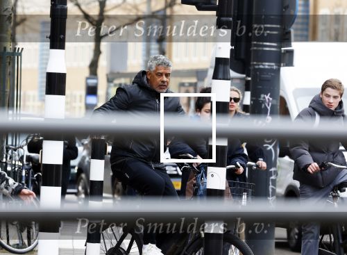 Amsterdam 17 maart 2026
Frank Rijkaard op zijn electrische fiets in Amsterdam zuid.