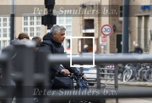 Amsterdam 17 maart 2026
Frank Rijkaard op zijn electrische fiets in Amsterdam zuid.