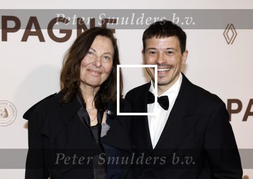 Amsterdam 16 maart 2026
Premiere Champagne met in de hoofdrollen Leo Alkemade Huub Stapel  en Guus Meeuwis . Geza Weisz met zijn moeder