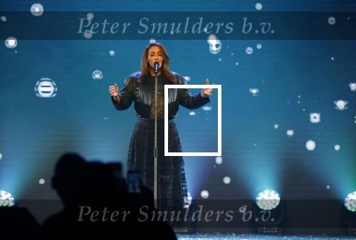 Amsterdam 27 maart 2026
Hans Klok kondigt Glennis Grace aan . Glennis gaat het komende jaar wekelijks optreden in the Harbour Club .