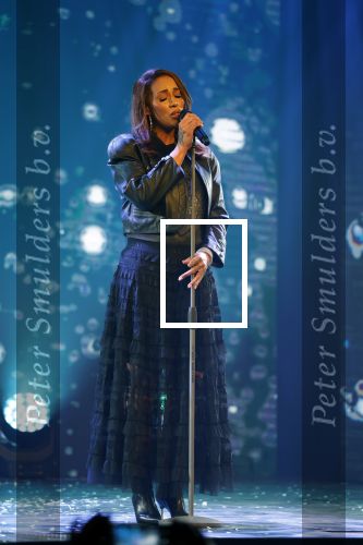 Amsterdam 27 maart 2026
Hans Klok kondigt Glennis Grace aan . Glennis gaat het komende jaar wekelijks optreden in the Harbour Club .