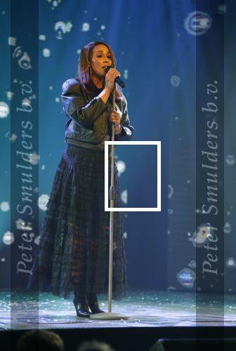 Amsterdam 27 maart 2026
Hans Klok kondigt Glennis Grace aan . Glennis gaat het komende jaar wekelijks optreden in the Harbour Club .