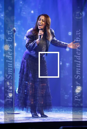 Amsterdam 27 maart 2026
Hans Klok kondigt Glennis Grace aan . Glennis gaat het komende jaar wekelijks optreden in the Harbour Club .