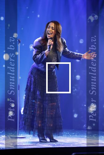 Amsterdam 27 maart 2026
Hans Klok kondigt Glennis Grace aan . Glennis gaat het komende jaar wekelijks optreden in the Harbour Club .