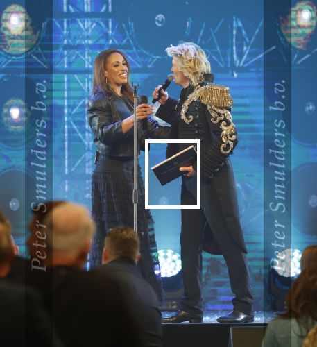 Amsterdam 27 maart 2026
Hans Klok kondigt Glennis Grace aan . Glennis gaat het komende jaar wekelijks optreden in the Harbour Club .