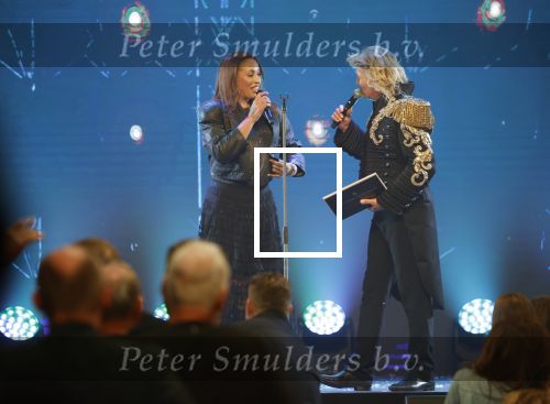 Amsterdam 27 maart 2026
Hans Klok kondigt Glennis Grace aan . Glennis gaat het komende jaar wekelijks optreden in the Harbour Club .