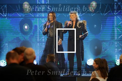 Amsterdam 27 maart 2026
Hans Klok kondigt Glennis Grace aan . Glennis gaat het komende jaar wekelijks optreden in the Harbour Club .