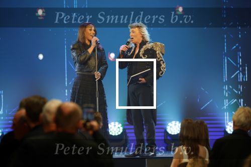 Amsterdam 27 maart 2026
Hans Klok kondigt Glennis Grace aan . Glennis gaat het komende jaar wekelijks optreden in the Harbour Club .