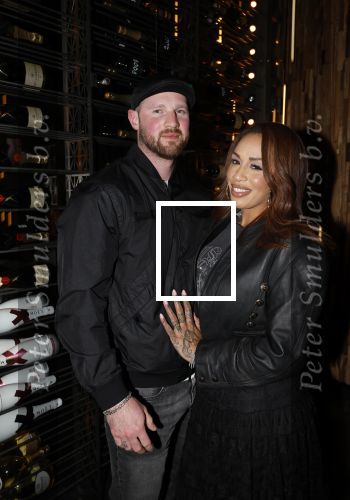 Amsterdam 27 maart 2026
Hans Klok kondigt Glennis Grace aan . Glennis gaat het komende jaar wekelijks optreden in the Harbour Club . Glennis met haar vriend Eddy Reijner