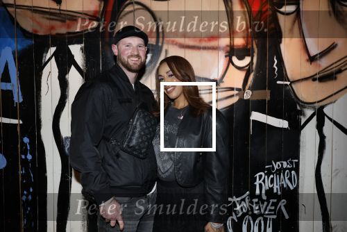 Amsterdam 27 maart 2026
Hans Klok kondigt Glennis Grace aan . Glennis gaat het komende jaar wekelijks optreden in the Harbour Club . Glennis met haar vriend Eddy Reijner