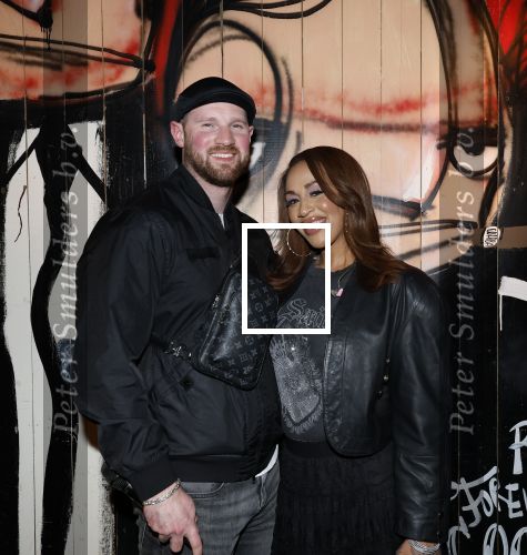 Amsterdam 27 maart 2026
Hans Klok kondigt Glennis Grace aan . Glennis gaat het komende jaar wekelijks optreden in the Harbour Club . Glennis met haar vriend Eddy Reijner
