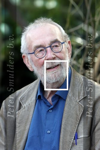 Amsterdam 1 maart 2026
Presentatie boek Lies Visschedijk bij de botanische tuin . Hans Dorrestijn reikte het eerste exemplaar uit .