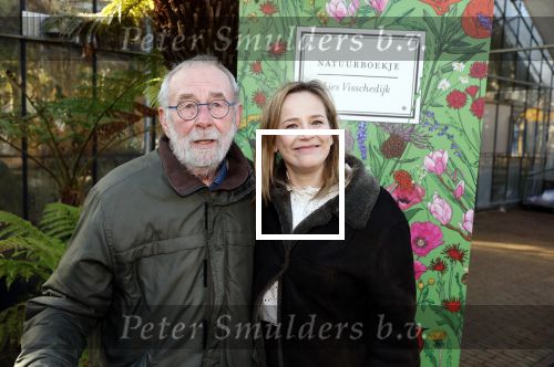 Amsterdam 1 maart 2026
Presentatie boek Lies Visschedijk bij de botanische tuin . Hans Dorrestijn reikte het eerste exemplaar uit .