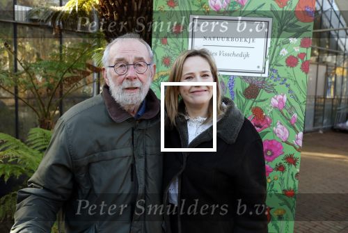 Amsterdam 1 maart 2026
Presentatie boek Lies Visschedijk bij de botanische tuin . Hans Dorrestijn reikte het eerste exemplaar uit .