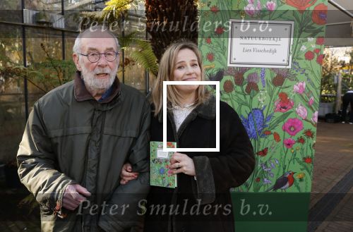 Amsterdam 1 maart 2026
Presentatie boek Lies Visschedijk bij de botanische tuin . Hans Dorrestijn reikte het eerste exemplaar uit .