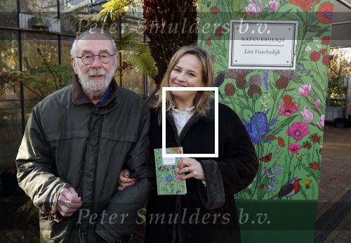Amsterdam 1 maart 2026
Presentatie boek Lies Visschedijk bij de botanische tuin . Hans Dorrestijn reikte het eerste exemplaar uit .