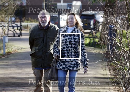 Amsterdam 1 maart 2026
Presentatie boek Lies Visschedijk bij de botanische tuin . Hans Dorrestijn reikte het eerste exemplaar uit . Hans Dorrestijn met zijn PA Daniela Titocci