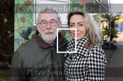 Amsterdam 1 maart 2026
Presentatie boek Lies Visschedijk bij de botanische tuin . Hans Dorrestijn reikte het eerste exemplaar uit . Hans Dorrestijn met zijn PA Daniela Titocci