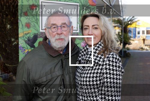 Amsterdam 1 maart 2026
Presentatie boek Lies Visschedijk bij de botanische tuin . Hans Dorrestijn reikte het eerste exemplaar uit . Hans Dorrestijn met zijn PA Daniela Titocci