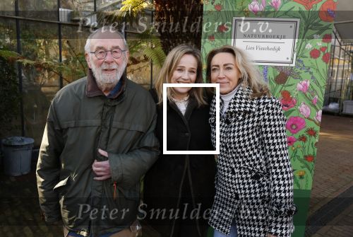 Amsterdam 1 maart 2026
Presentatie boek Lies Visschedijk bij de botanische tuin . Hans Dorrestijn reikte het eerste exemplaar uit . Hans Dorrestijn met zijn PA Daniela Titocci