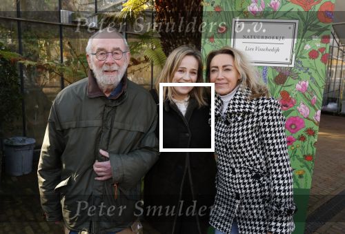 Amsterdam 1 maart 2026
Presentatie boek Lies Visschedijk bij de botanische tuin . Hans Dorrestijn reikte het eerste exemplaar uit . Hans Dorrestijn met zijn PA Daniela Titocci
