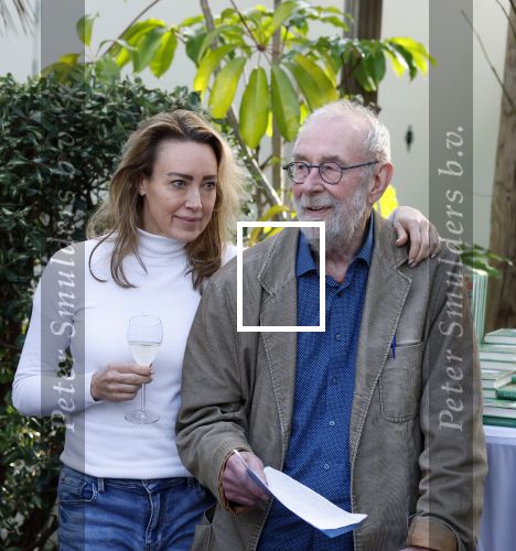 Amsterdam 1 maart 2026
Presentatie boek Lies Visschedijk bij de botanische tuin . Hans Dorrestijn reikte het eerste exemplaar uit . Hans Dorrestijn met zijn PA Daniela Titocci