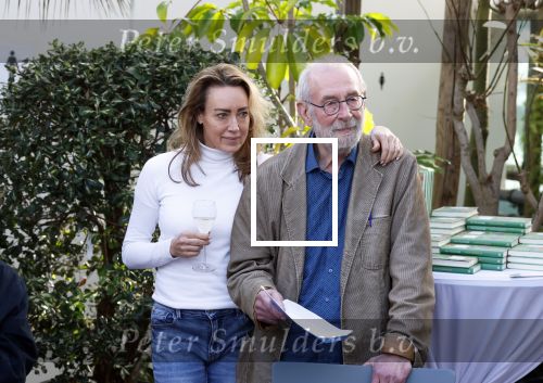 Amsterdam 1 maart 2026
Presentatie boek Lies Visschedijk bij de botanische tuin . Hans Dorrestijn reikte het eerste exemplaar uit . Hans Dorrestijn met zijn PA Daniela Titocci