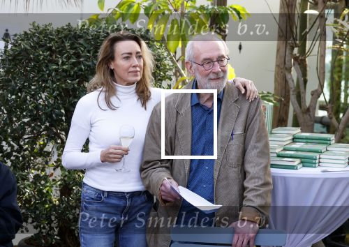 Amsterdam 1 maart 2026
Presentatie boek Lies Visschedijk bij de botanische tuin . Hans Dorrestijn reikte het eerste exemplaar uit . Hans Dorrestijn met zijn PA Daniela Titocci