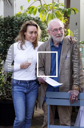 Amsterdam 1 maart 2026
Presentatie boek Lies Visschedijk bij de botanische tuin . Hans Dorrestijn reikte het eerste exemplaar uit . Hans Dorrestijn met zijn PA Daniela Titocci