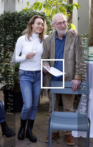 Amsterdam 1 maart 2026
Presentatie boek Lies Visschedijk bij de botanische tuin . Hans Dorrestijn reikte het eerste exemplaar uit . Hans Dorrestijn met zijn PA Daniela Titocci